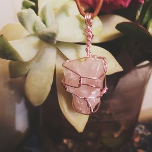Pink wire wrapped rose quartz necklace💕🔮📿